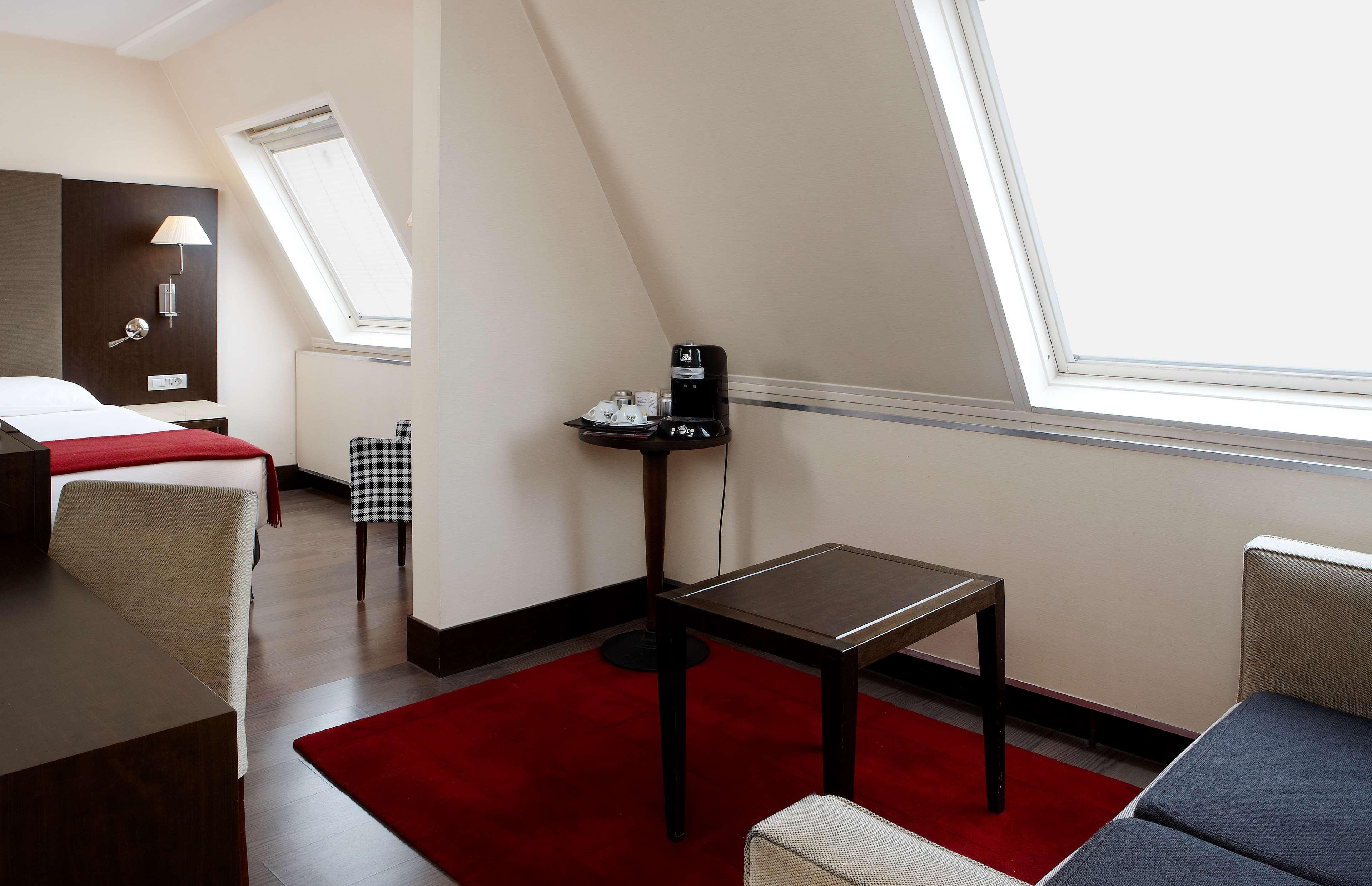 Отель Nh Brussels Louise Saint-Gilles Экстерьер фото