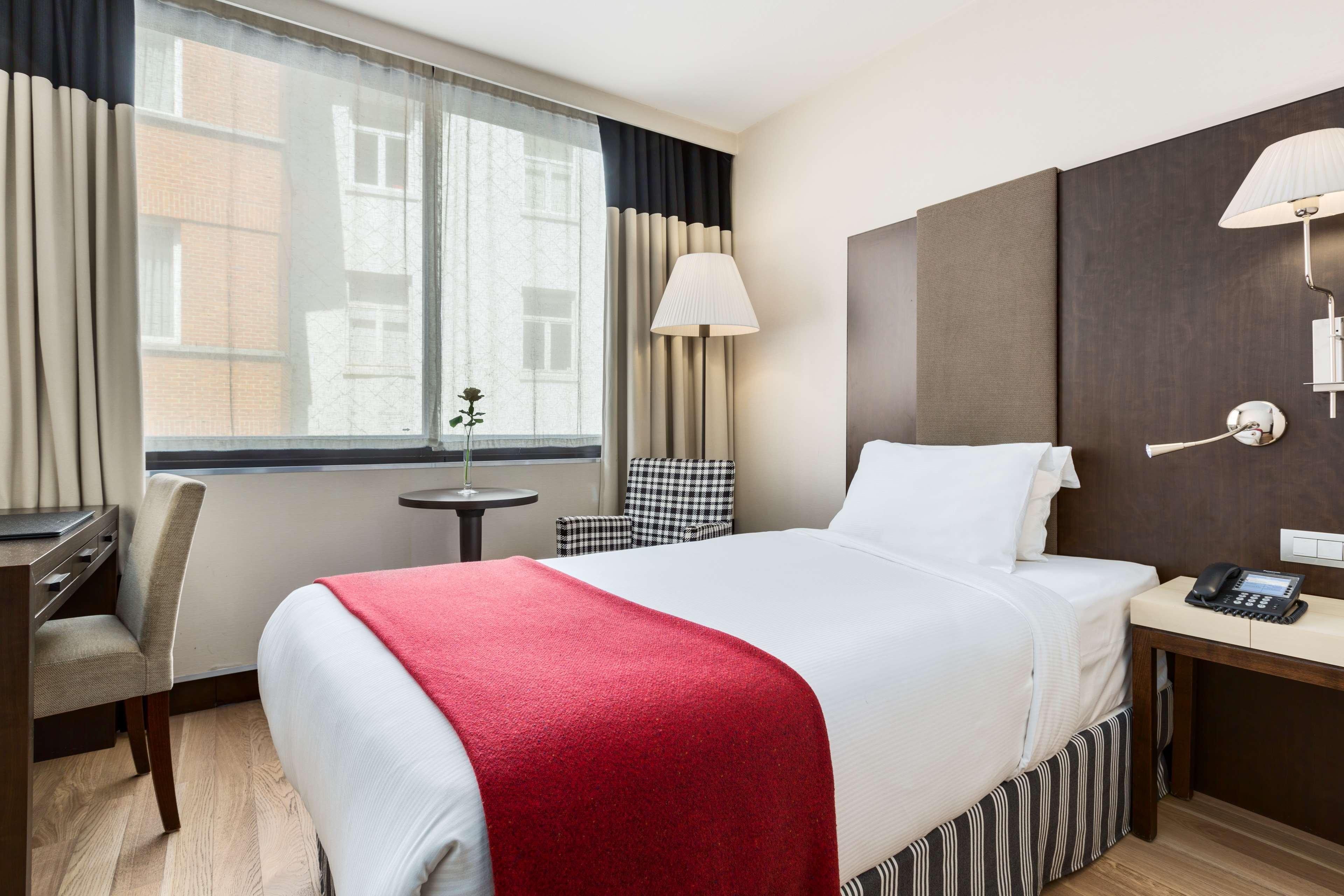 Отель Nh Brussels Louise Saint-Gilles Экстерьер фото